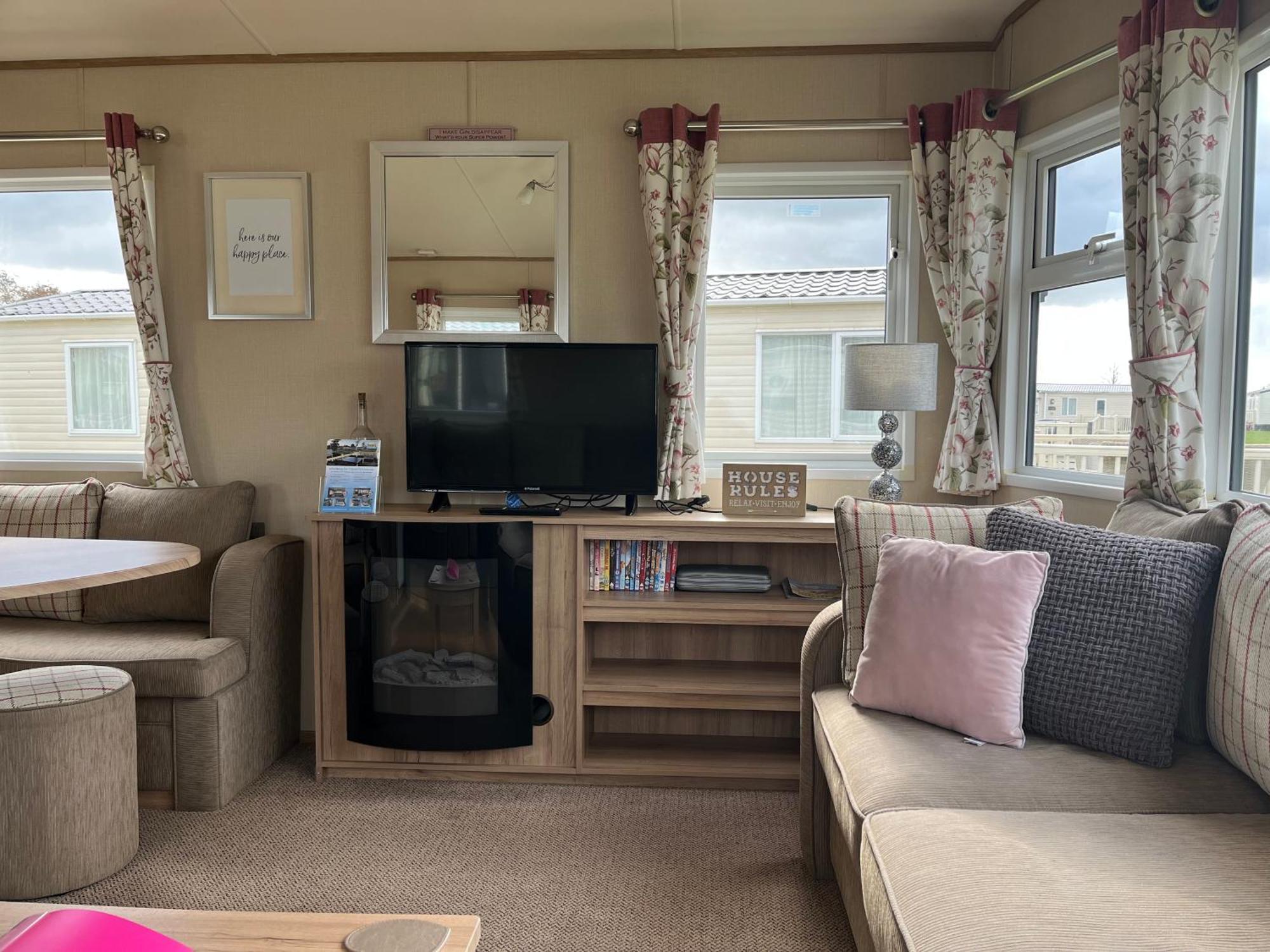 Tattershall Lakes Kingfisher Caravan 8 Berth With Hot Tub & Wifi Exterior photo