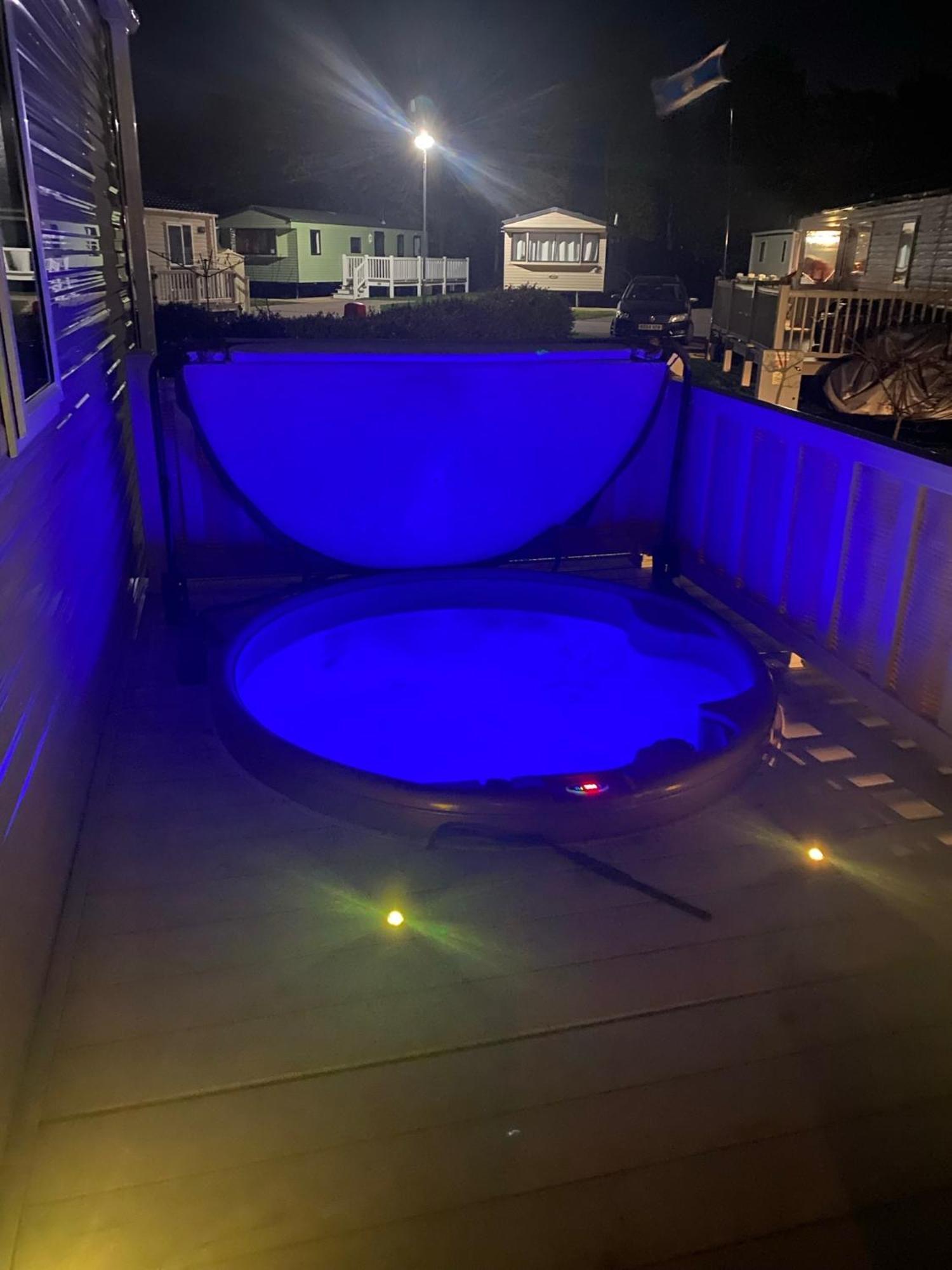 Tattershall Lakes Kingfisher Caravan 8 Berth With Hot Tub & Wifi Exterior photo